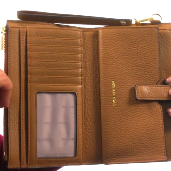 MK jet set wristlet - Picture 2 of 2